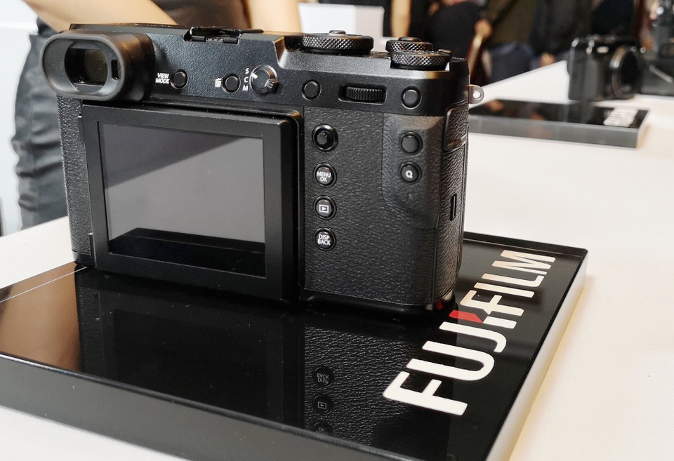 Fujifilm ra mắt máy ảnh không gương lật GFX 50R giá gần 110 triệu đồng - 5 Fujifilm ra mắt máy ảnh không gương lật GFX 50R giá gần 110 triệu đồng - 5