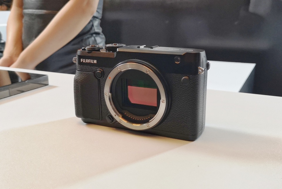 Fujifilm ra mắt máy ảnh không gương lật GFX 50R giá gần 110 triệu đồng - 3 Fujifilm ra mắt máy ảnh không gương lật GFX 50R giá gần 110 triệu đồng - 3
