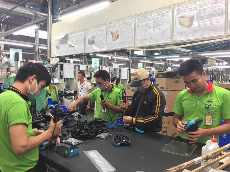Một công ty dành 600 tỷ đồng thưởng Tết cho công nhân - 1
Mặt bằng thưởng Tết nguyên đán các ngành điện tử, may mặc, giày da, năm 2019 dao động 1-2 tháng lương. Ảnh: P.Điền
