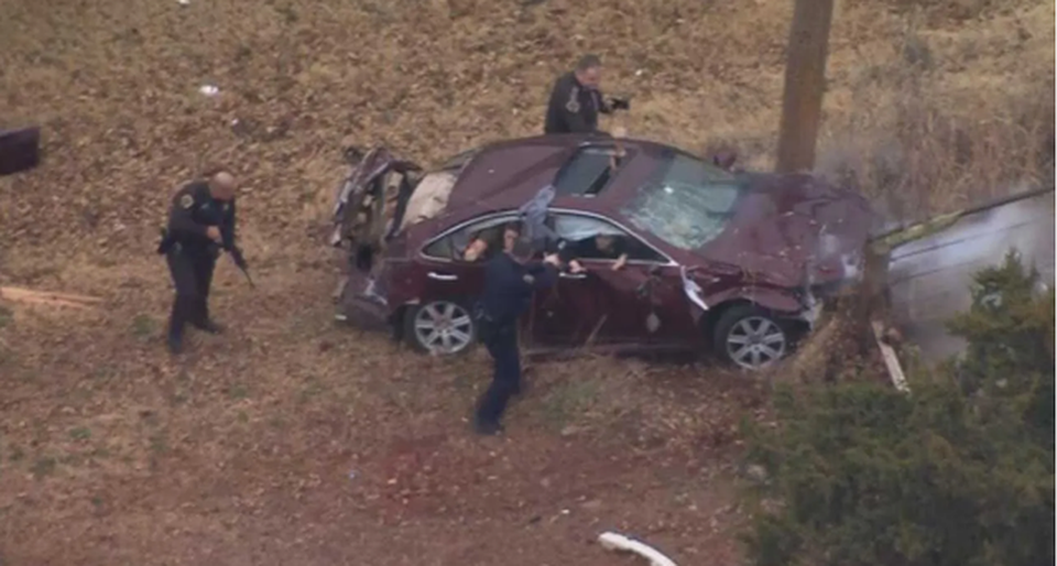 
Sau khi dùng kỹ thuật PIT, xe vi phạm đã lộn một vòng trên không trung và đâm vào cây cột bên lề đường. Tài xế sau đó được lôi ra khỏi cửa kính cùng với hai người khác. Danh tính tài xế lái xe vi phạm sau đó được xác định là Daydrion Dennis, 27 tuổi. Cảnh sát Oklahoma đã viết phiếu phạt và đưa Dennis tới bệnh viện để điều trị vết thương.
