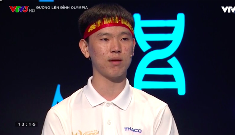 Tấm vé đầu tiên vào trận Chung kết năm Olympia 2019 thuộc về nam sinh Nghệ An - 2 Hoàng Minh là thí sinh dẫn đầu ở phần thi Vượt chướng ngại vật và Tăng tốc