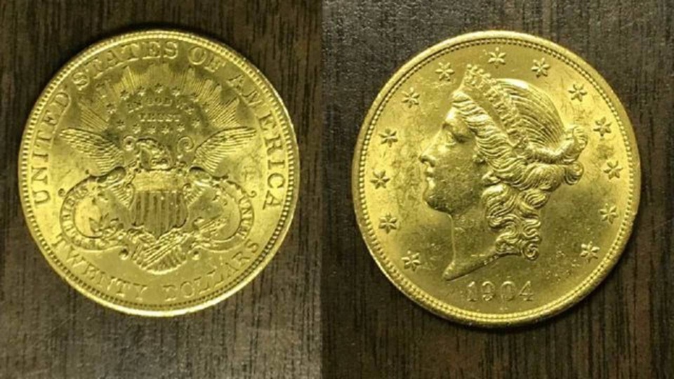 Vớ được đồng xu vàng cổ từ năm 1904 trong ấm đun nước - 1 Đồng xu vàng từ năm 1904 ước tính trị giá 1.350 USD.