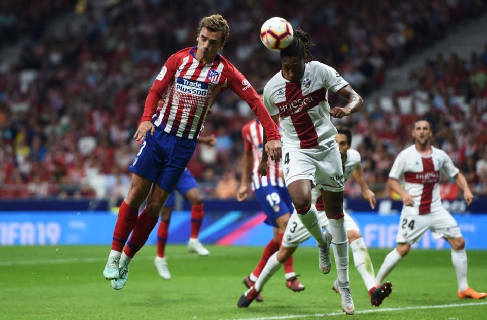 Real Madrid “chật vật” trên hành trình vào… top 4 La Liga - 2
Huesca (áo trắng) quá yếu để ngăn chặn Real Madrid ở thời điểm này