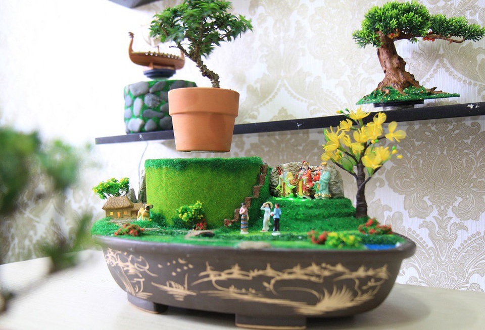 Hình dáng độc lạ, bon sai "bay lơ lửng" hút khách chơi Tết - 2 Năm nay các loại cây bonsai bay có tiểu cảnh làng quê Việt bán khá chạy và được nhiều người ưa chuộng. Ảnh: Happy Trees
