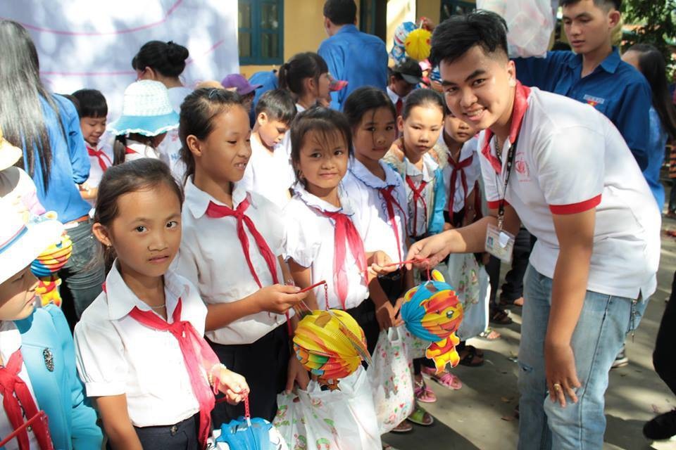 “Không tham gia hoạt động xã hội là mất đi nửa đời sinh viên” - 3 Thái Bão trong một chuyến từ thiện