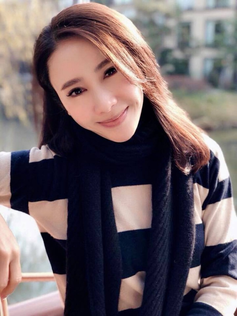 Nữ diễn viên Lê Tư: “Tình yêu có thể rất đơn giản” - 6 Dù đã “ngấp nghé” ngũ tuần, nhưng Lê Tư vẫn sở hữu ngoại hình đẹp ấn tượng.