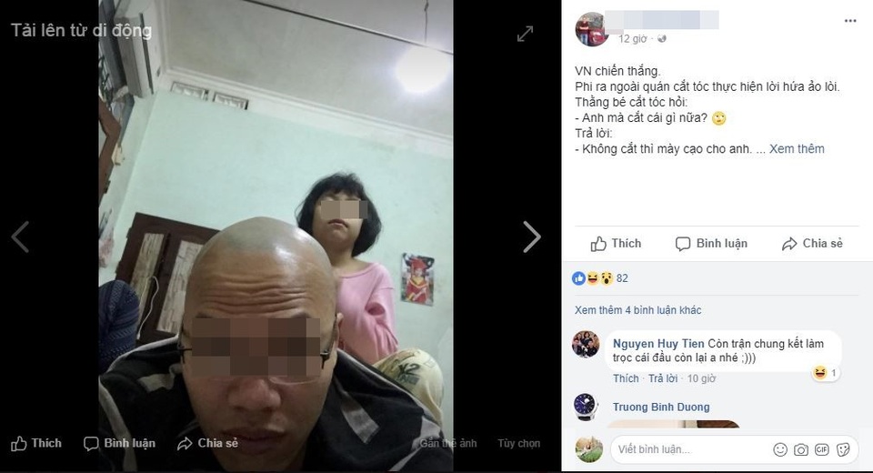 Dù đã muộn nhưng cổ động viên cuồng nhiệt này vẫn quyết tâm thực hiện lời hứa của mình.