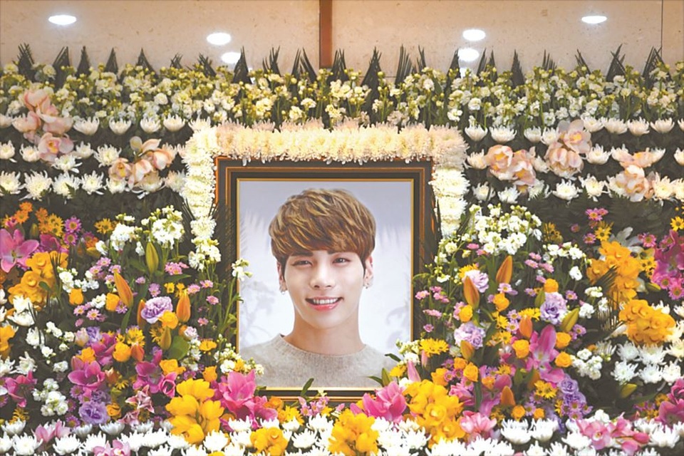 Tại sao nghệ sĩ dễ bị trầm cảm? - 2 Lễ tang của nam ca sĩ Jonghyun