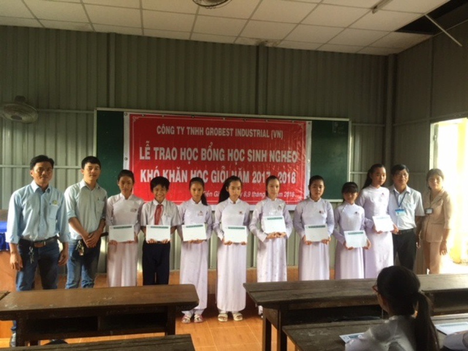 Grobest VN trao 100 suất học bổng cho học sinh nghèo tỉnh Tiền Giang - 2 Grobest VN đã trao học bổng tại trường THCS Võ Văn Dánh, xã Tăng Hòa, huyện Gò Công Đông, Tiền Giang