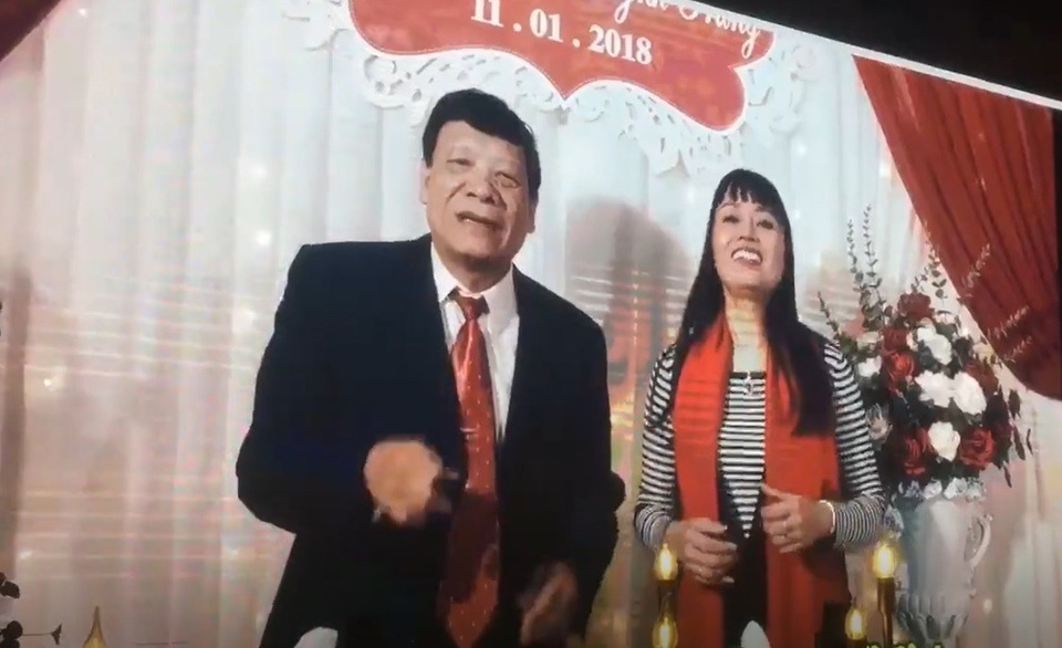 Clip bố mẹ hát rap cực vui trong đám cưới của con gây sốt - 1 Clip bố mẹ hát rap cực vui trong đám cưới của con gây sốt - 1