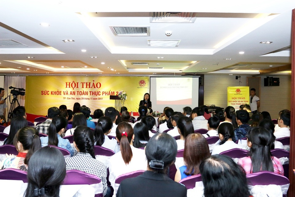 Lựa chọn nguyên liệu chế biến an toàn, đối phó với vấn nạn thực phẩm bẩn ngày Tết - 1 Hội thảo “Sức khỏe và an toàn thực phẩm 2017” được tổ chức tại Cần Thơ.