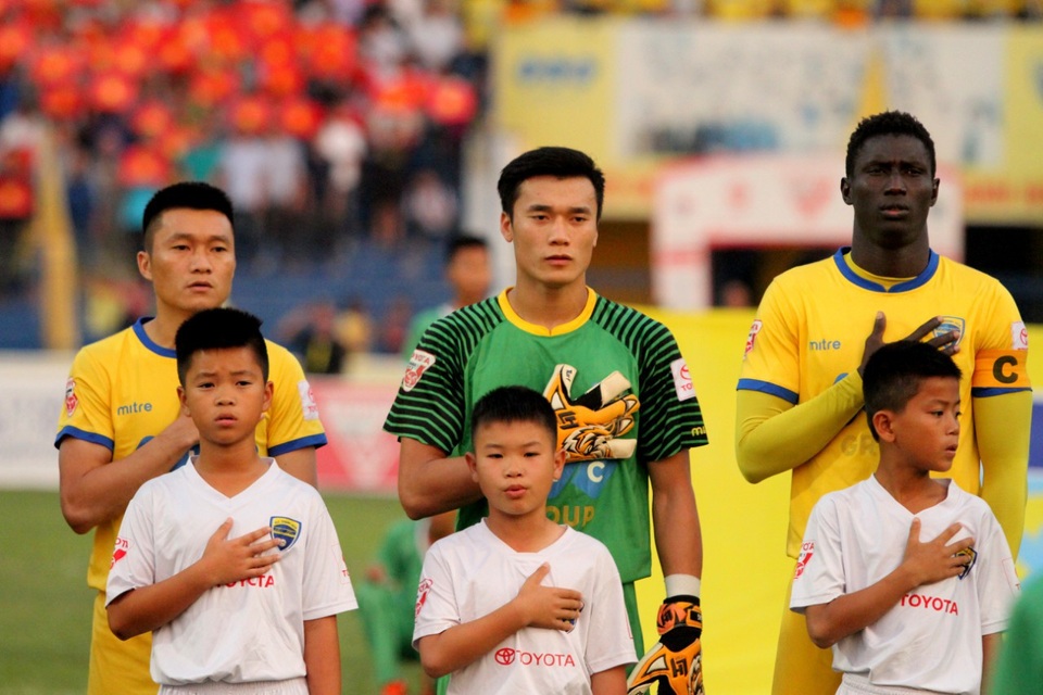 Con đường trở thành người hùng U23 Việt Nam của thủ môn Tiến Dũng - 2
Tiến Dũng ngày càng vững vàng trong khung gỗ CLB Thanh Hóa lẫn U23 Việt Nam