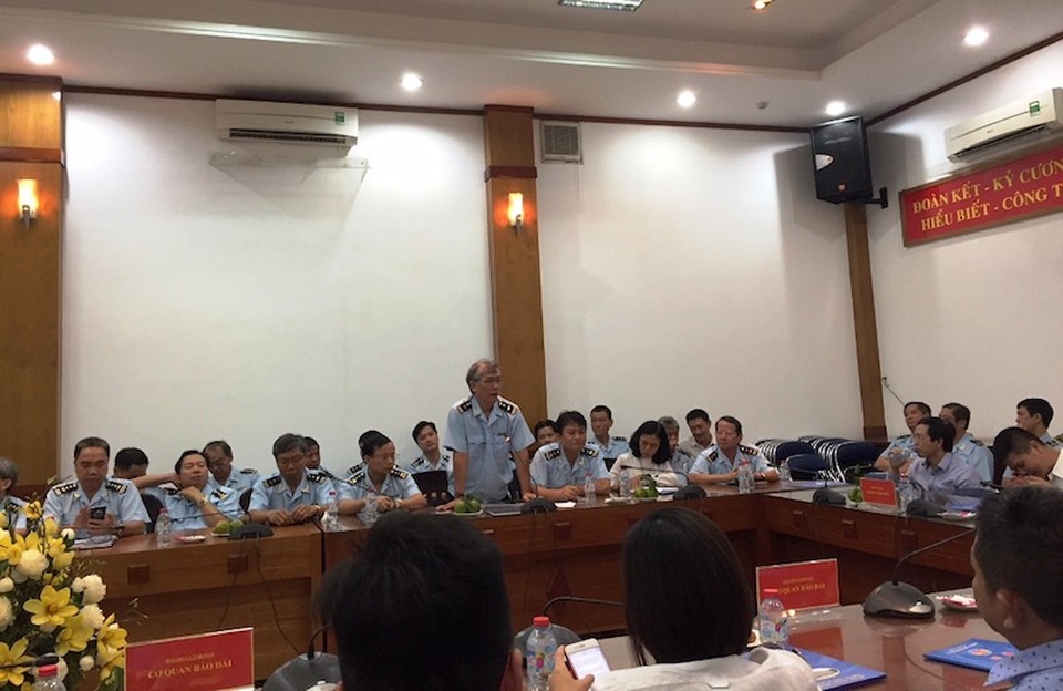 "Vua hàng hiệu" Johnathan mất 900 tỷ đồng vì hàng lậu?! - 2 Lực lượng Hải quan TP HCM tiếp xúc với các cơ quan báo chí