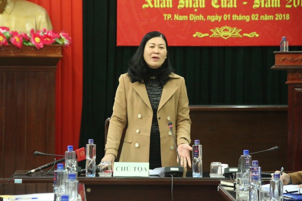 Người ném tiền lên kiệu rước ấn có thể bị ghi hình, nhắc tên - 4 Bà Phạm Thị Oanh, Phó Chủ tịch UBND thành phố Nam Định, Trưởng BTC lễ hội đền Trần trả lời câu hỏi của PV báo điện tử Dân trí