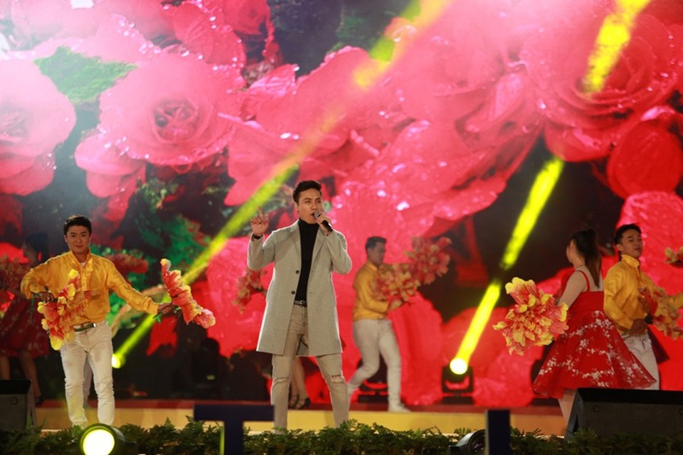 “Nghệ sĩ biết tự trọng sẽ không đi lên bằng scandal”