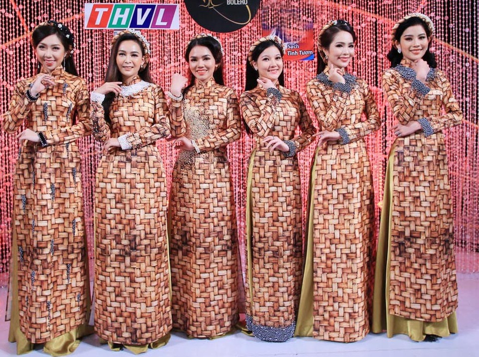 Lần đầu tiên các thí sinh thi ca hát đều... xinh như hoa hậu - 4