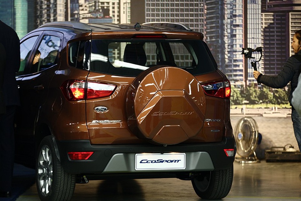 Kỳ lạ Ford Ecosport 2018 ra mắt nhưng chưa có giá bán - 4 Ốp bảo vệ bánh dự phòng phía sau có thiết kế mới.