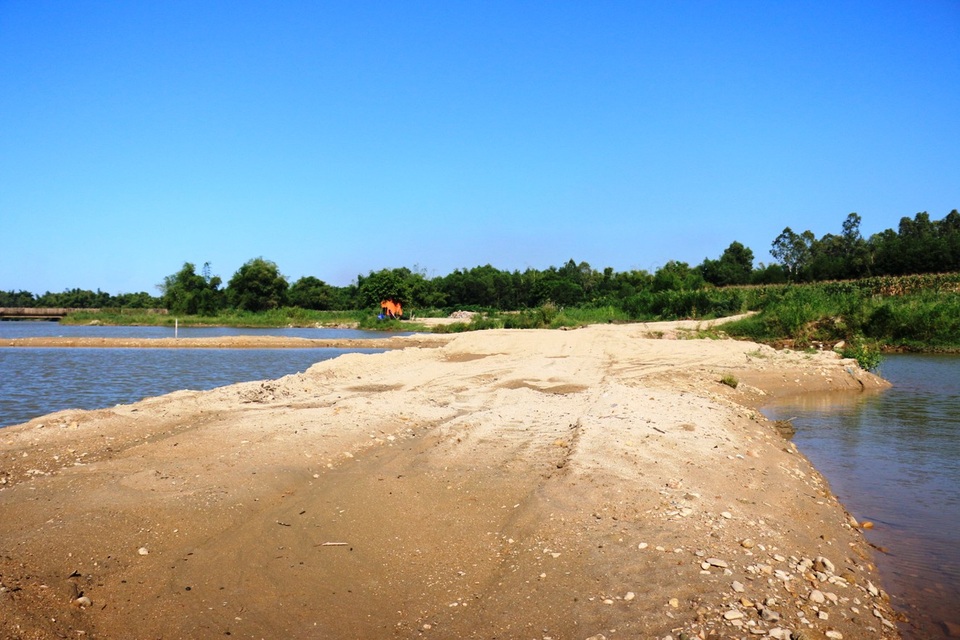 Khu vực khai thác cát của Cty TNHH Lộc Thịnh tại địa bàn xã Bình Chương (huyện Bình Sơn)