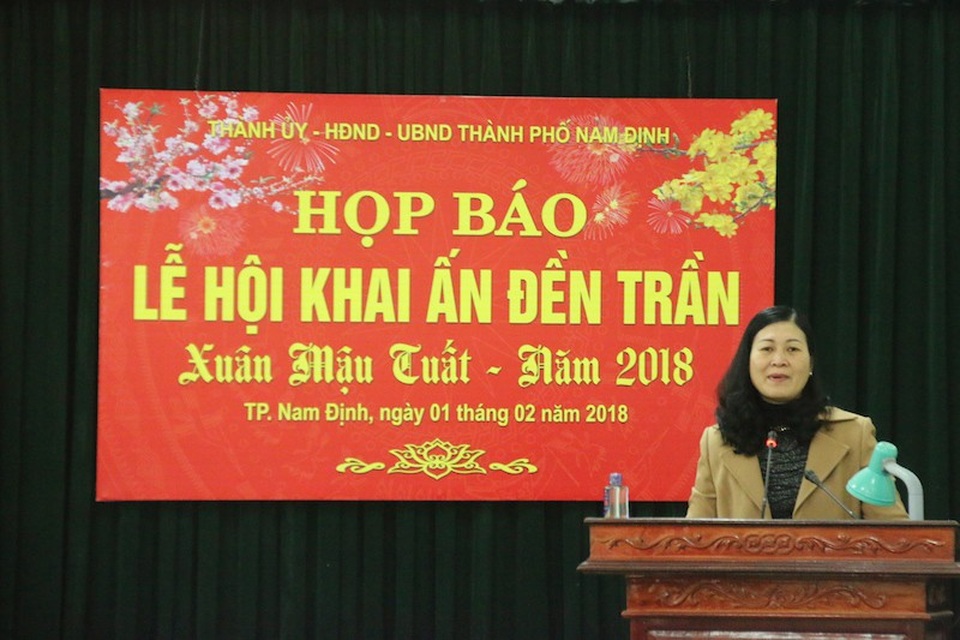 Người ném tiền lên kiệu rước ấn có thể bị ghi hình, nhắc tên - 1 Chiều ngày 1/2, UBND thành phố Nam Định đã tổ chức họp báo công bố việc tổ chức lễ hội Khai ấn đền Trần năm 2018.