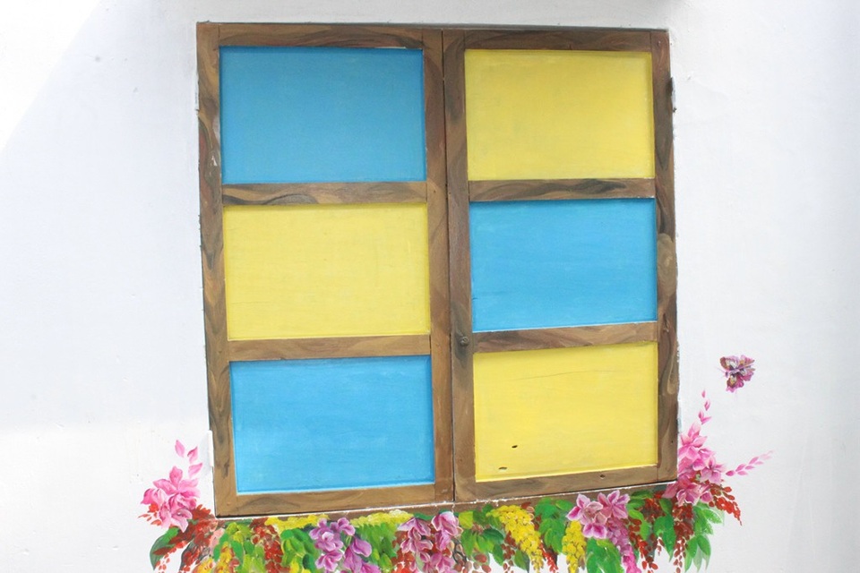 Những ô cửa sổ đầy sắc màu