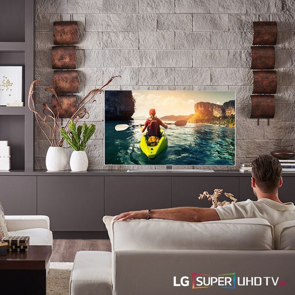 TV trăm triệu, “gu chơi” của các phòng khách thượng lưu - 3 TV trăm triệu, “gu chơi” của các phòng khách thượng lưu - 3
