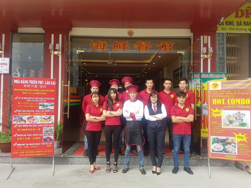 Thiên Phú (Lào Cai) khuyến mại 10% dịp cuối năm - 1
Nhân viên nhà hàng Thiên Phú luôn hết lòng phục vụ quý khách.