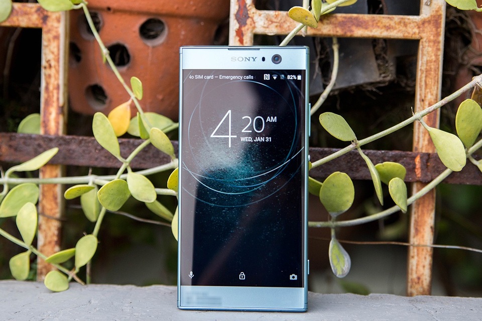 Xperia XA2 mới nhất của Sony bất ngờ xuất hiện tại Việt Nam - 8 Màn hình của thiết bị này có kích thước 5,2 inch đạt độ phân giải Full HD. Sony trang bị cho máy vi xử lý Qualcomm Snapdragon 630, đây là một con chip tiết kiệm điện nhưng đem đến hiệu năng tốt hơn rất nhiều thế hệ cũ.