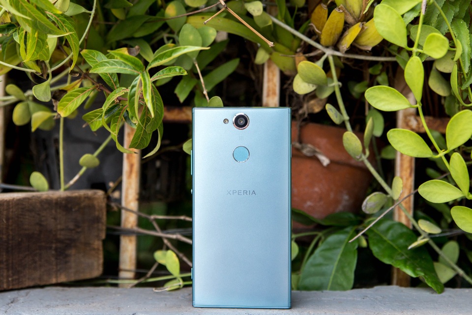 Xperia XA2 mới nhất của Sony bất ngờ xuất hiện tại Việt Nam - 2
Minh chứng rõ nét là Xperia XA2 năm nay sở hữu bộ camera sau 23 MP ống kính Exmor RS, với độ nhạy ISO lên đến 12800, giúp cho các bức ảnh rõ nét ngay cả trong điều kiện ánh sáng yếu.
