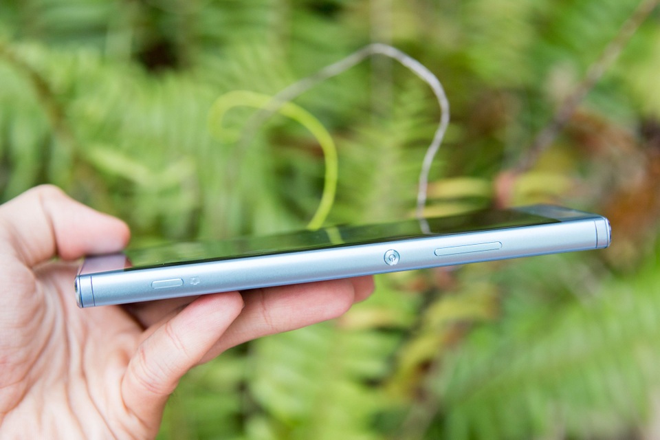 Xperia XA2 mới nhất của Sony bất ngờ xuất hiện tại Việt Nam - 4 Sony cũng mang lối thiết kế OmmiBallance với hình dáng của các dòng Xperia cao cấp lên thiết bị này, trông khá đẹp mắt.