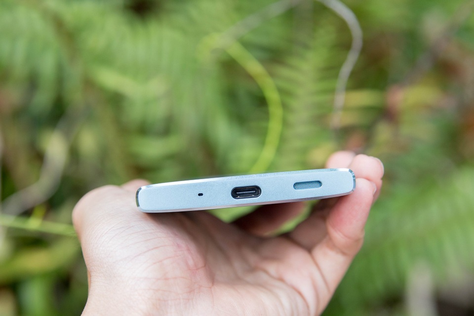 Xperia XA2 mới nhất của Sony bất ngờ xuất hiện tại Việt Nam - 9 Ngoài ra, máy có nguồn pin dung lượng lớn 3300mAh và kết hợp với công nghệ sạc thông minh của Sony thông qua cổng USB Type C.