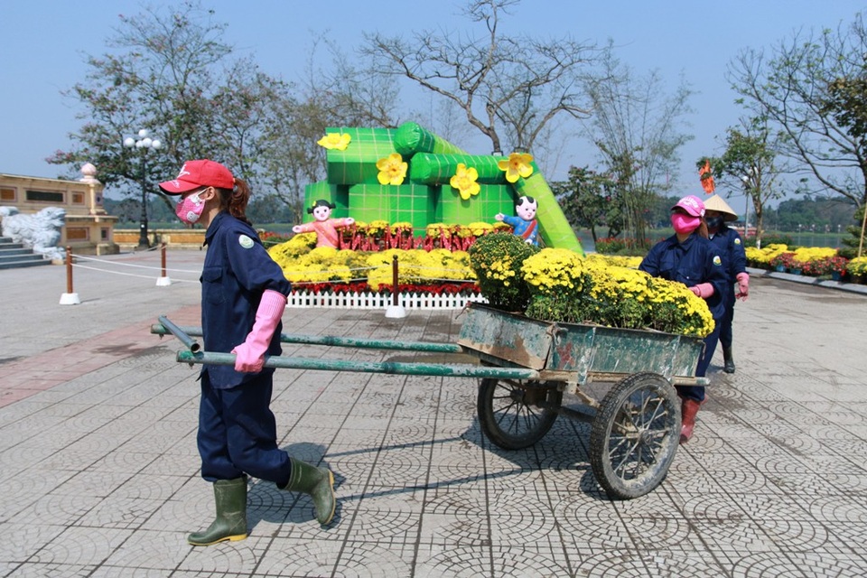 Du xuân những ngày giáp Tết Mậu Tuất 2018 - 8 Công tác trang trí tại các công viên hoàn tất