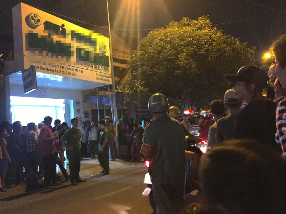 Cô gái trẻ chết bất thường trong tiệm thuốc tây ngày cận Tết - 1 Công an phong toả hiện trường để điều tra