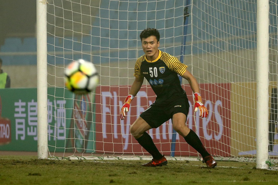 Bùi Tiến Dũng bắt chính, FLC Thanh Hoá thắng trận ra quân ở AFC Cup - 1
Thủ thành Bùi Tiến Dũng bắt chính ở trận đấu này - Ảnh: Gia Hưng