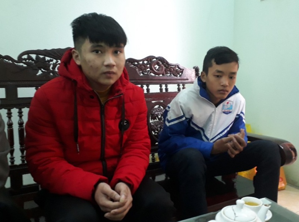 Nam sinh tử nạn khi cứu 3 mẹ con: Nỗi buồn của cô giáo được cứu sống - 4 Hai bạn trẻ dũng cảm khác là em Lê Ngọc Vương và em Lê Bá Khánh cũng tham gia cứu người