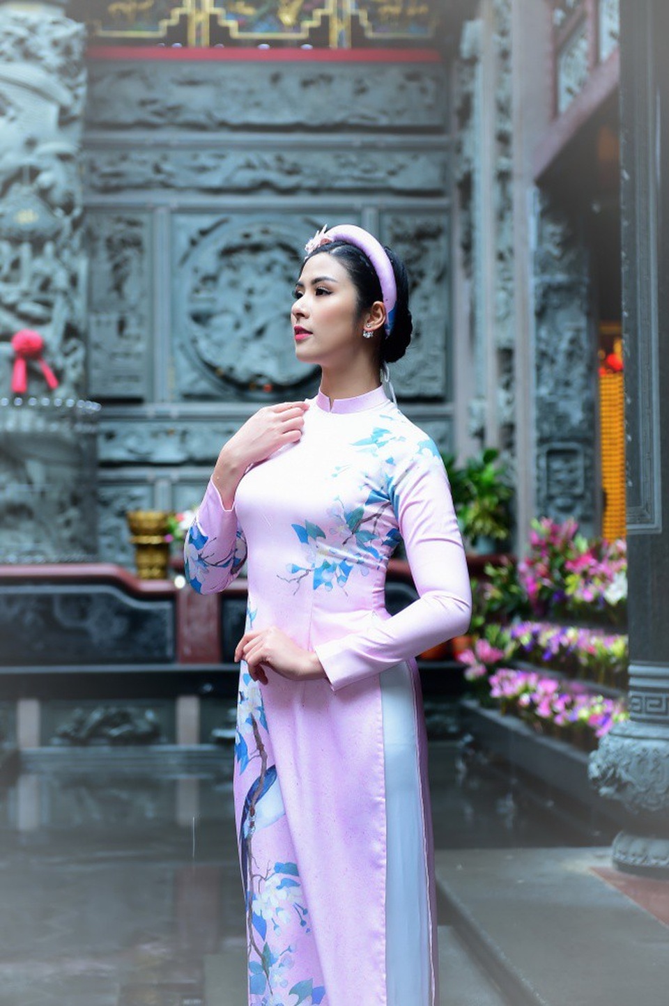 Hoa hậu Ngọc Hân bị “tra khảo” chuyện lấy chồng ngày giáp Tết - 1 Ngọc Hân cho rằng, tại sao bắt buộc phải suy nghĩ đến giới hạn của những gia đình đặt ra như là con gái gần 30 tuổi không lấy chồng là ế.