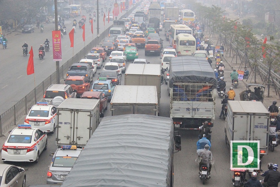 Cửa ngõ thủ đô "tê liệt" ngày 25 Tết - 14
Cửa ngõ phía Nam tê liệt hướng đi ra quốc lộ 1A.