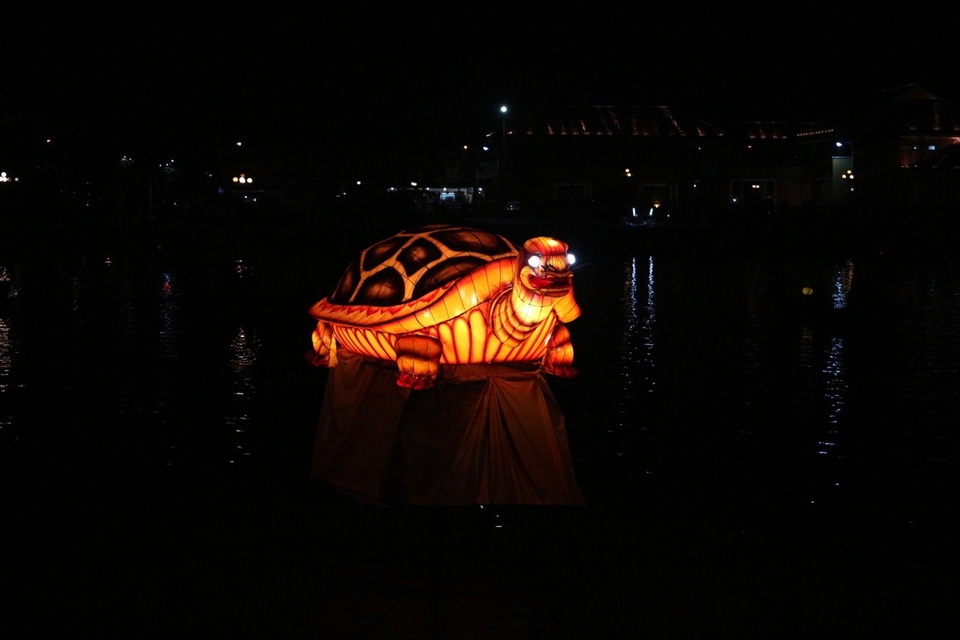 Hình ảnh Long – Lân – Quy - Phụng luôn được trưng bày mỗi dịp tết đến xuân về bên dòng sông Hoài thơ mộng của Hội An