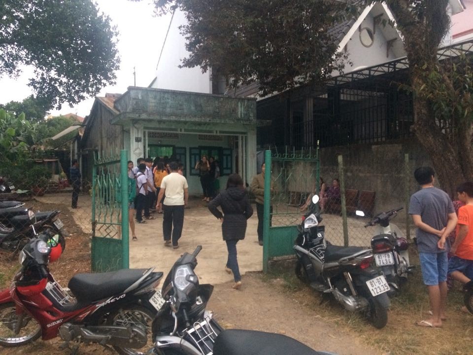 Đi chụp ảnh, 2 học sinh lớp 8 bị đuối nước thương tâm - 1 Gia đình đang tổ chức tang lễ cho 2 em học sinh