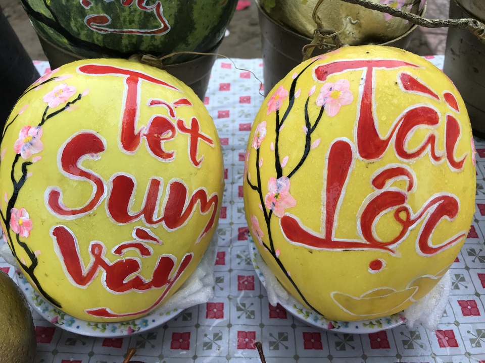 Người dân đội mưa, chịu rét ra tận lề đường “tiếp thị” sắc xuân - 10 Người dân đội mưa, chịu rét ra tận lề đường “tiếp thị” sắc xuân - 10