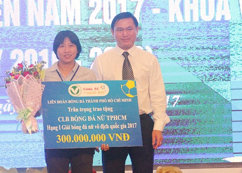 Tết vui cho các vận động viên đạt thành tích cao - 2 Giúp đội bóng đá nữ TPHCM 3 năm liên tiếp vô địch quốc gia, Kim Chi nhận được những khoản đãi ngộ tốt