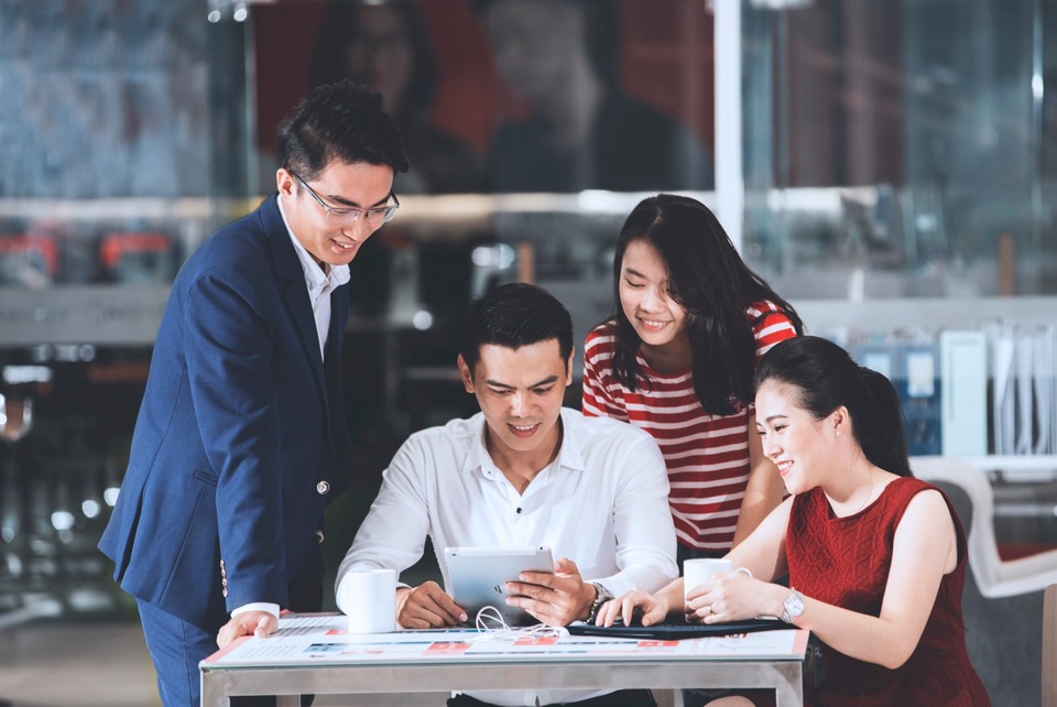 3 cách giúp bạn đạt mục tiêu học tiếng Anh vào năm mới - 3 Học cùng bạn bè, bạn sẽ yêu thích việc học tiếng Anh hơn và dễ bắt nhịp học trong năm mới.