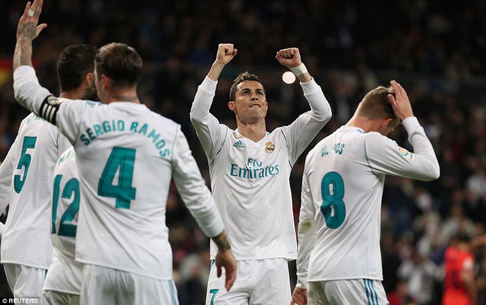Real Madrid 5-2 Sociedad: Cú hattrick của C.Ronaldo - 4
Real Madrid tạm thời vươn lên vị trí thứ 3 ở La Liga