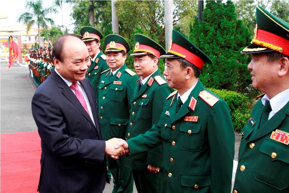 Thủ tướng Nguyễn Xuân Phúc thăm và làm việc với Bộ tư lệnh Quân khu 5 - 1 Thủ tướng Nguyễn Xuân Phúc thăm...