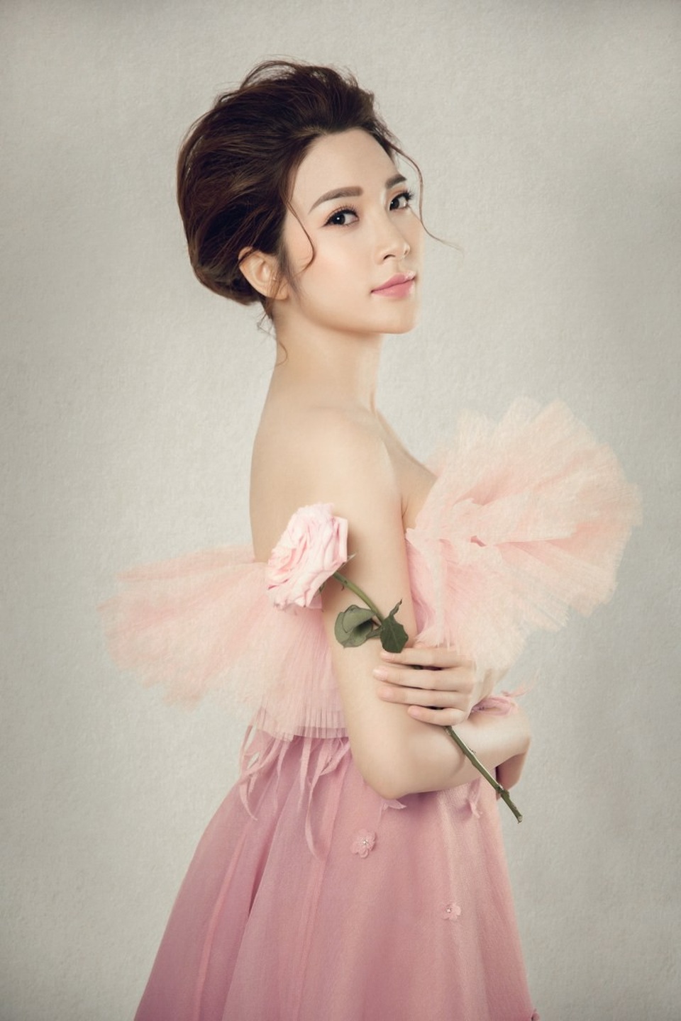 Vừa qua, giải thưởng Ngôi sao xanh 2017 đã xướng tên Yan My với giải “Gương mặt truyền hình triển vọng”. Đây là giải tôn vinh những gương mặt, những bộ phim trong lĩnh vực điện ảnh và truyền hình trong và ngoài nước xuất hiện tại rạp chiếu và trên sóng truyền hình.