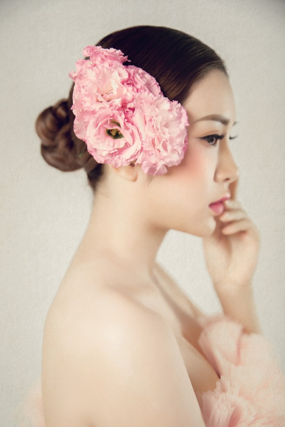 “Thành công nào mà không có chông gai, không có nước mắt. Yan My thấy rằng bất cứ ai muốn thành công đều gặp khó khăn dù ít hay nhiều, chẳng có con đường nào bằng phẳng cả. Nếu thành công quá dễ dàng thì con người ta sẽ không biết trân trọng. Để được như bây giờ, Yan My đã đặt hai chữ “nghiêm túc” lên hàng đầu trong bất cứ công việc nào mà Yan My tham gia, kể cả trong việc diễn xuất, làm người mẫu hay đứng trên các sân khấu thi nhan sắc”, Yan My chia sẻ.