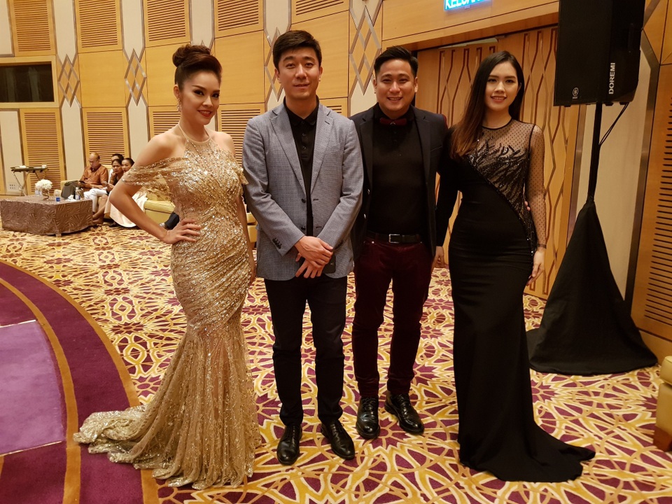 Vợ chồng Minh Tiệp hội ngộ “Tiểu long nữ” Phạm Văn Phương - 8 LHP còn có sự tham dự của nữ diễn viên Dương Cẩm Lynh.