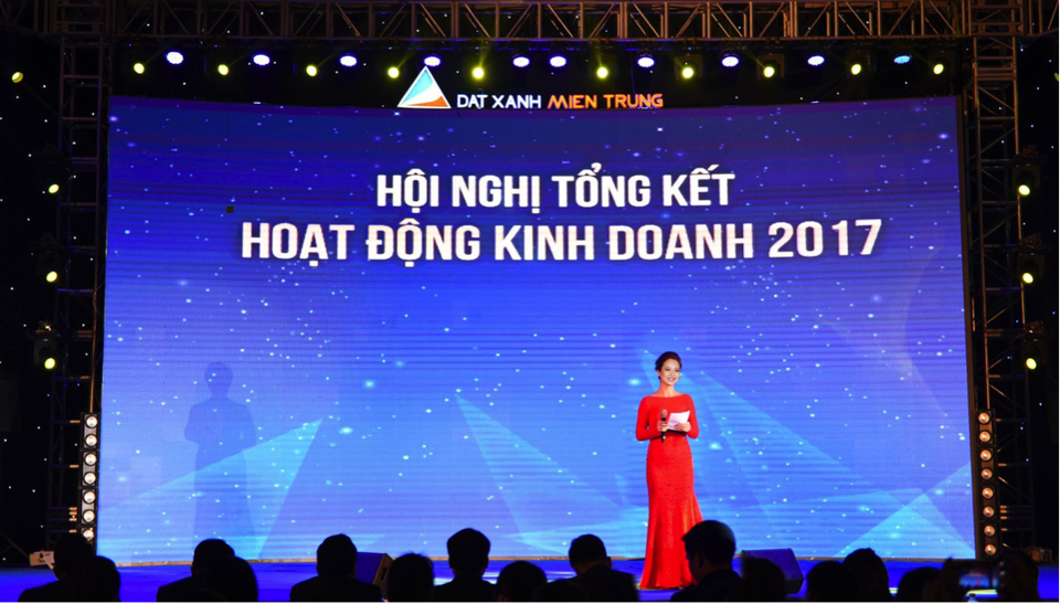 Đất Xanh Miền Trung lãi 275 tỷ đồng, nộp ngân sách hơn 100 tỷ đồng năm 2017 - 2 Chương trình hội nghị cuối năm 2017 với sự tham gia của MC Jennifer Phạm
