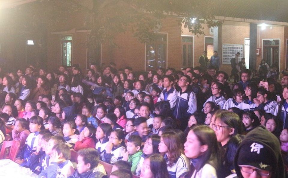 
Chương trình ý nghĩa, rất đông học sinh, người dân đến tham gia.
