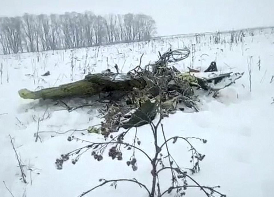 Mảnh vỡ của An-148 ở làng Stepanovskoye gần sân bay Domodedovo - nơi máy bay cất cánh.