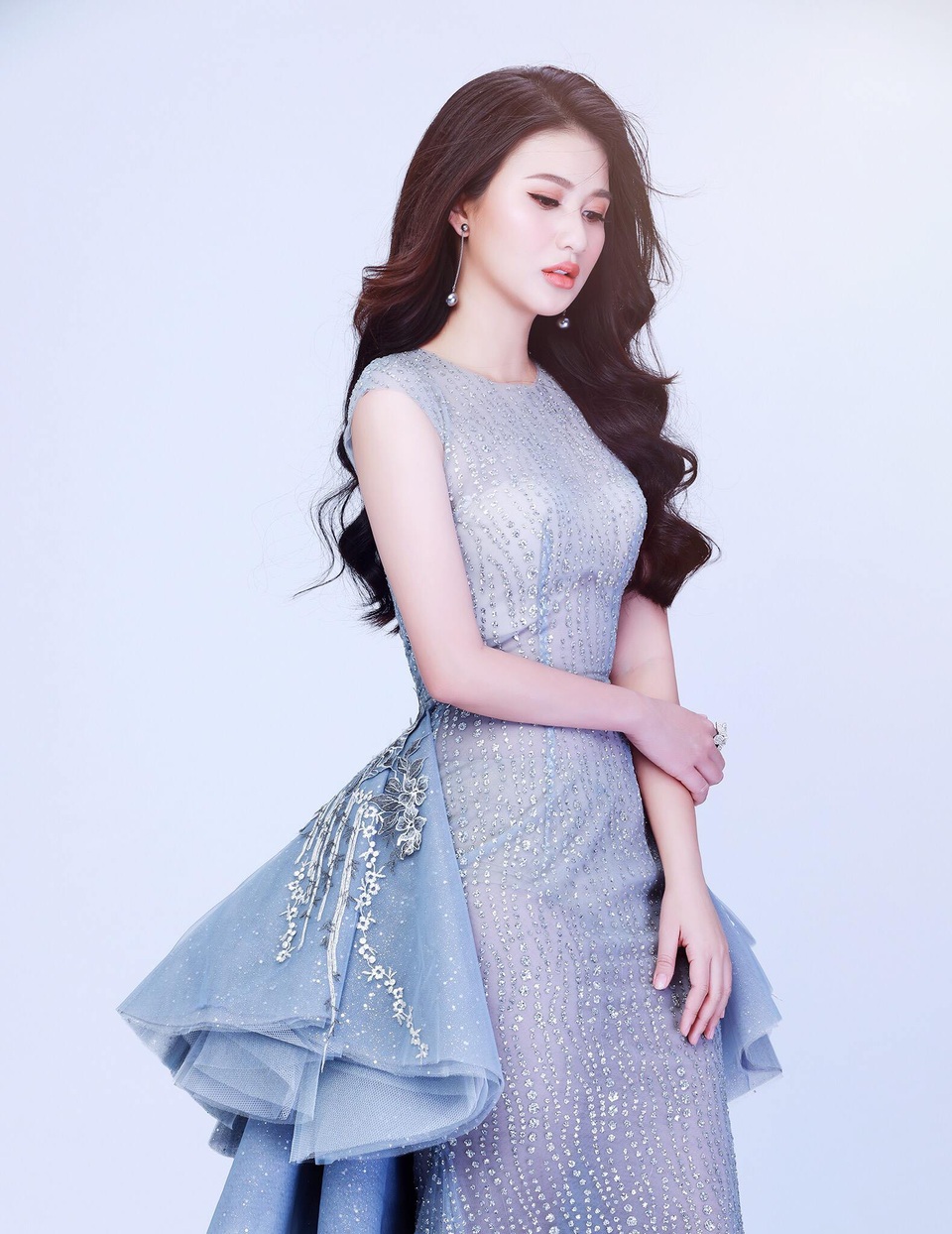 Ban đầu, cô chọn cách đối phó bằng cách im lặng để người ta tự hiểu, nhưng sau đó với cá tính mạnh mẽ, người đẹp kiên quyết từ chối và nói lời tạm biệt cho mối quan hệ đó. (Ảnh: NVCC).